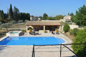 B&B / Chambre d'hôtes La Bastide Des Oliviers 1405 Chemin du Tilleul 13160 Châteaurenard Provence-Alpes-Côte d\'Azur