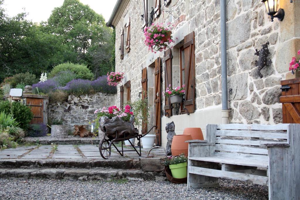 B&B / Chambre d'hôtes La Belle Âme Chez Saby 63640 Saint-Priest-des-Champs