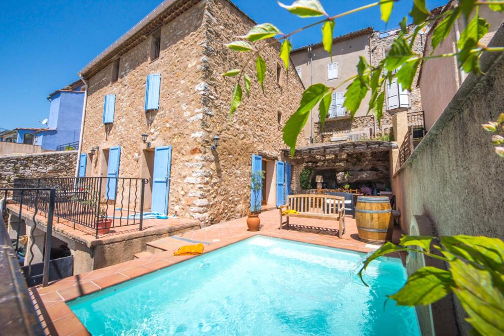 B&B / Chambre d'hôtes La Belle Amie 3 Rue du grand jardin 83470 Seillons-Source-dʼArgens