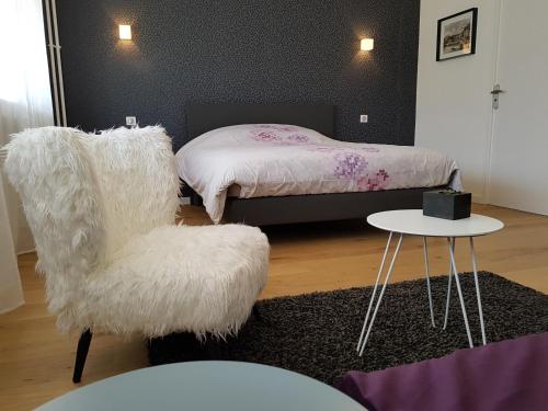 La Belle Jaune- bed and breakfast
