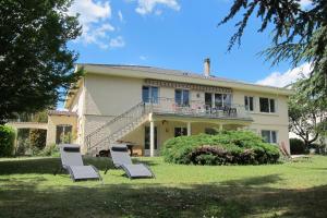 La Belle Jaune- bed and breakfast