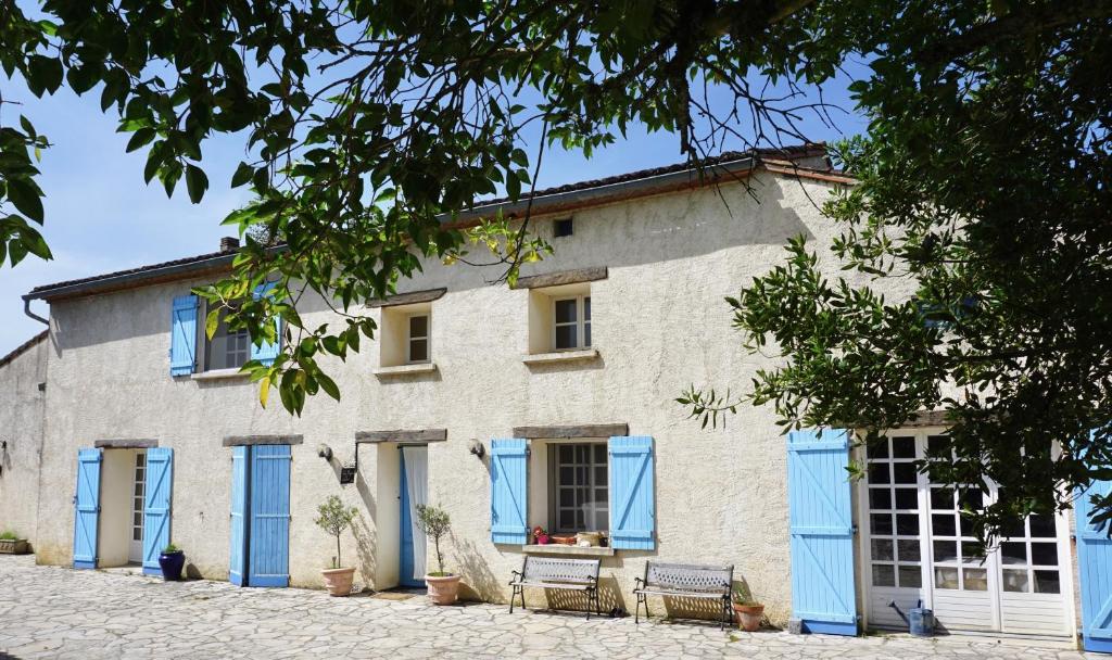 B&B / Chambre d'hôtes La Bergerie De Valerie La Lavayrié 81160 Arthès