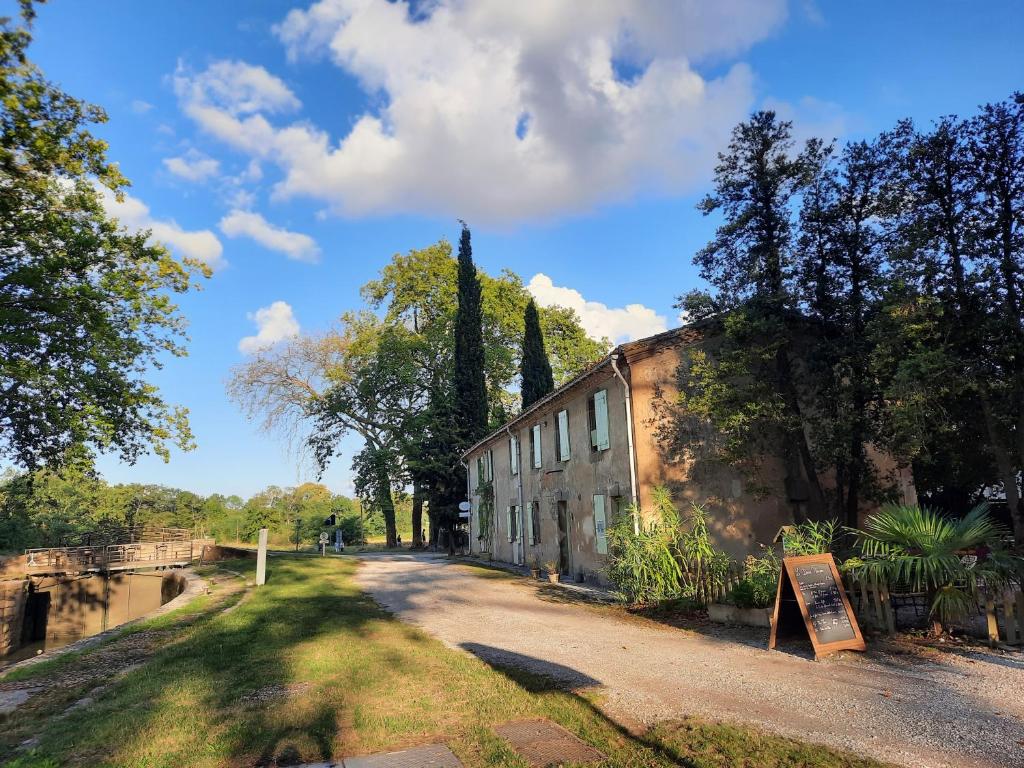 B&B / Chambre d'hôtes La Bonne Planque Maison Eclusiere Chemin de La Planque 11400 Mas-Saintes-Puelles