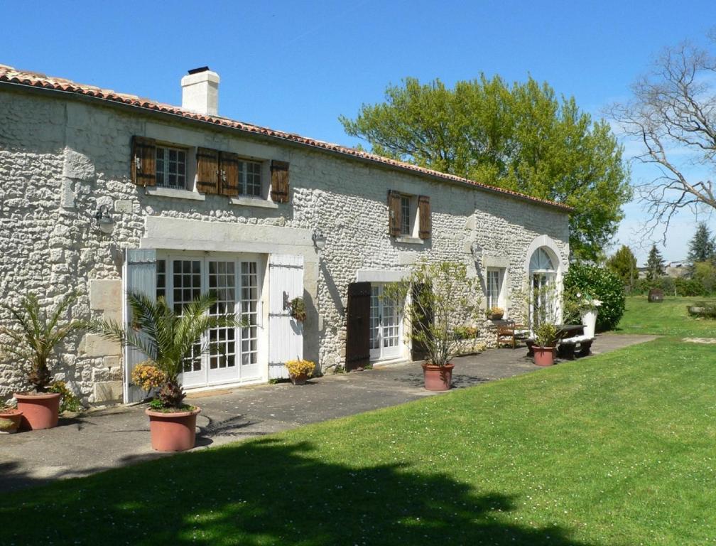 B&B / Chambre d'hôtes La Bribaudonnière 2 rue de Bribaudon 17800 Saint-Palais-de-Phiolin