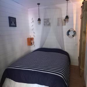 B&B / Chambre d'hôtes La Cabane Bordeaux St Augustin 6 rue des Teinturiers 33700 Mérignac Aquitaine