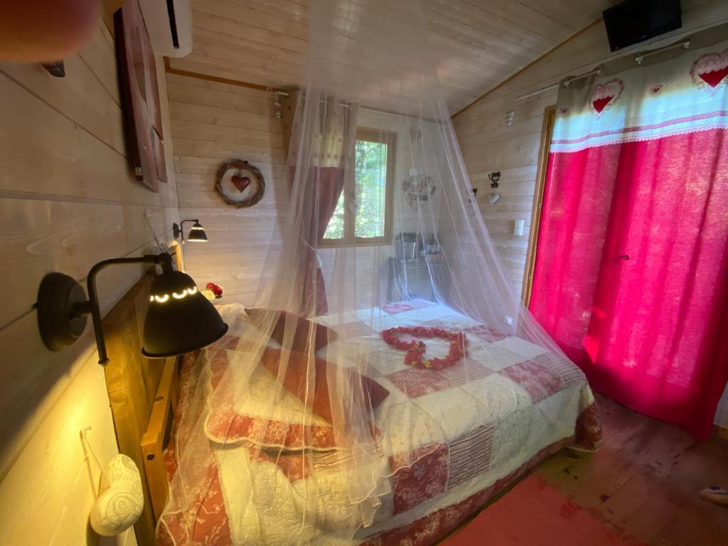 B&B / Chambre d'hôtes La cabane des amoureux 111 Chemin des Pres Quartiers 83670 Barjols