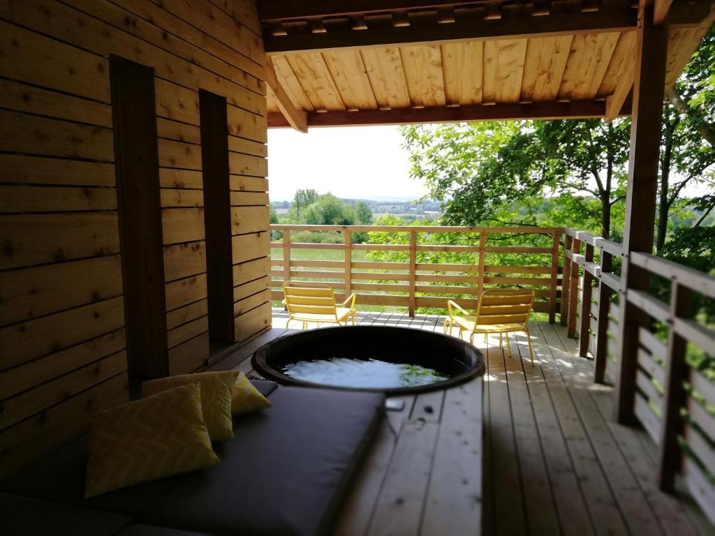 B&B / Chambre d'hôtes LA CABANE DU PERCHE - Cabane SPA Normandie La Maslotière 61400 Saint-Mard-de-Réno