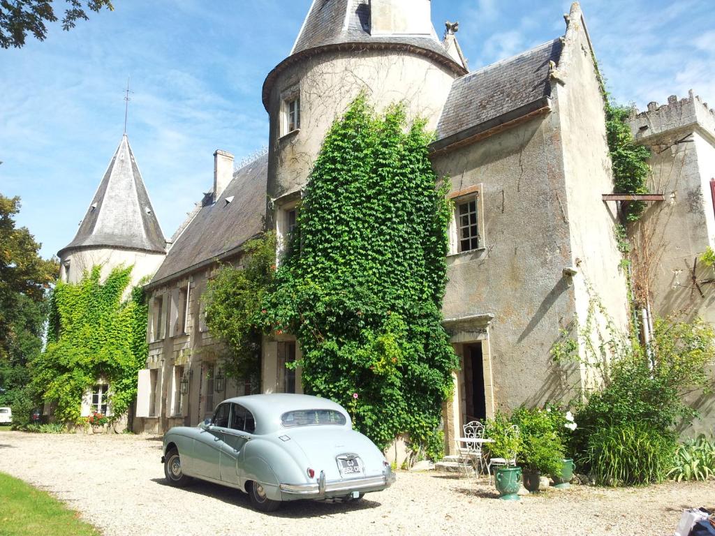 La chambre de la Tour Chateau de Pardaillan, 33240 Lugon et l’Ile du Carney