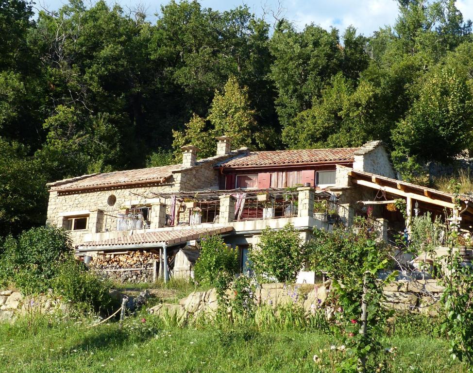 B&B / Chambre d'hôtes La chambre du Pigeonnier Route du Revêt 04240 Braux