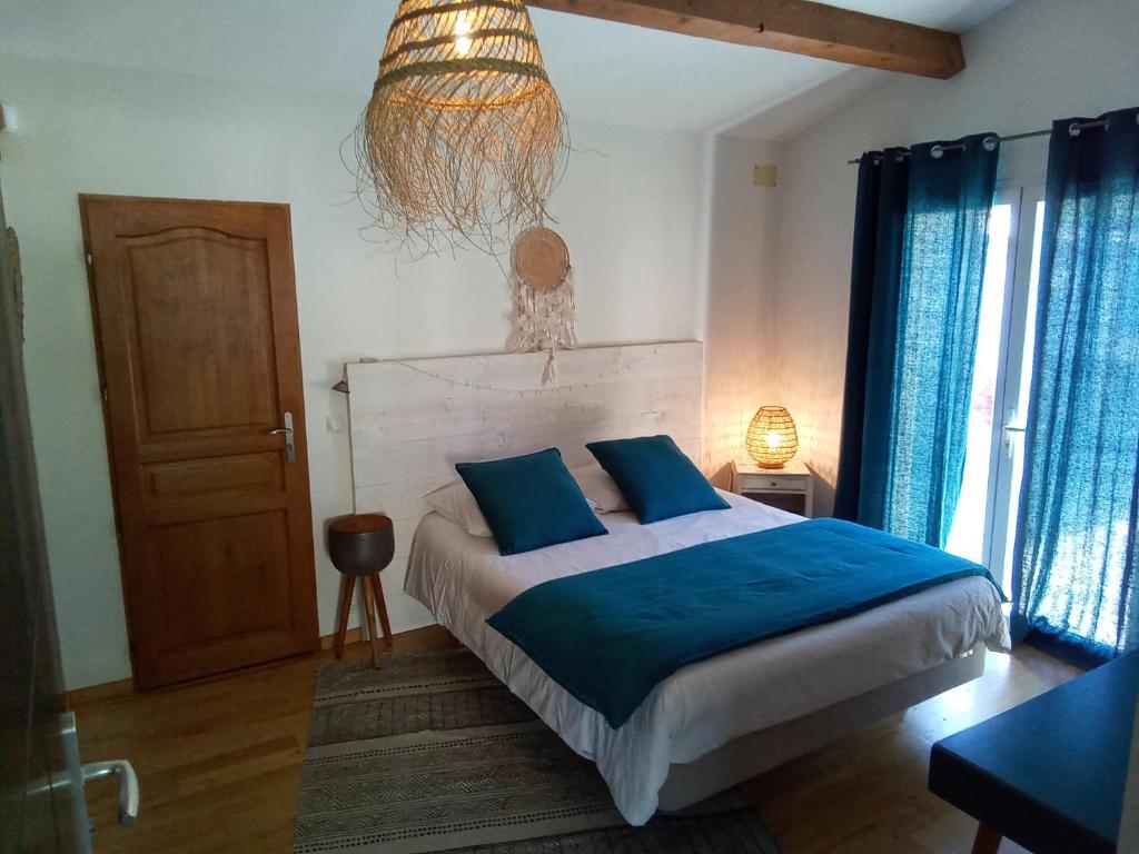 B&B / Chambre d'hôtes La chambre haute 90 Chemin Haut de Roulan 30000 Nîmes