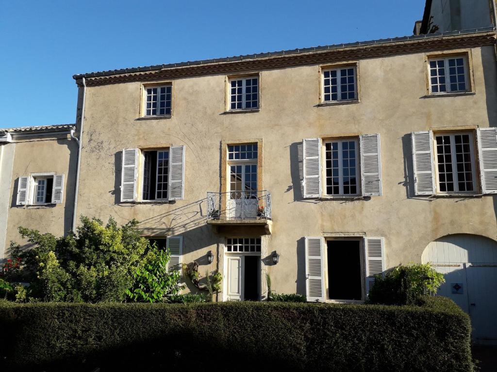 B&B / Chambre d'hôtes La Chanoinesse 99 rue du Chapitre 69460 Salles-Arbuissonnas-en-Beaujolais