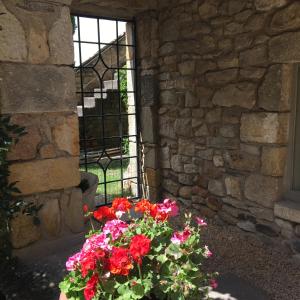 B&B / Chambre d'hôtes La Charmeraie 2 Montee du Guetteur 63114 Montpeyroux Auvergne