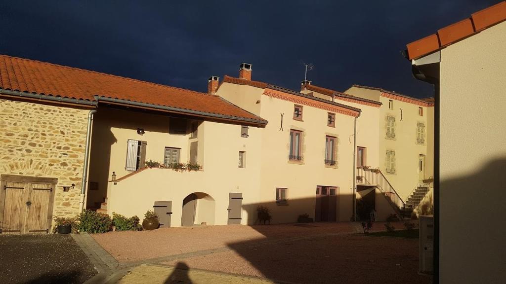 B&B / Chambre d'hôtes La chenevière Impasse De L'Horloge 63500 Saint-Rémy-de-Chargnat