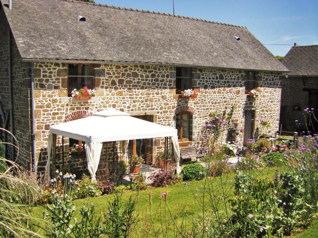 B&B / Chambre d'hôtes La Cloue Lieu Dit La Cloue 53110 Sainte-Marie-du-Bois