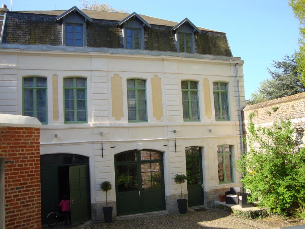 B&B / Chambre d'hôtes La Cour des Carmes 23 rue Gambetta 62000 Arras