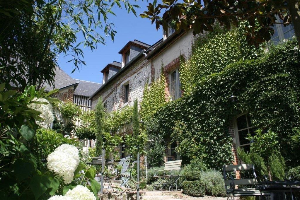 B&B / Chambre d'hôtes La Cour Sainte Catherine demeure de charme 74, rue du Puits 14600 Honfleur