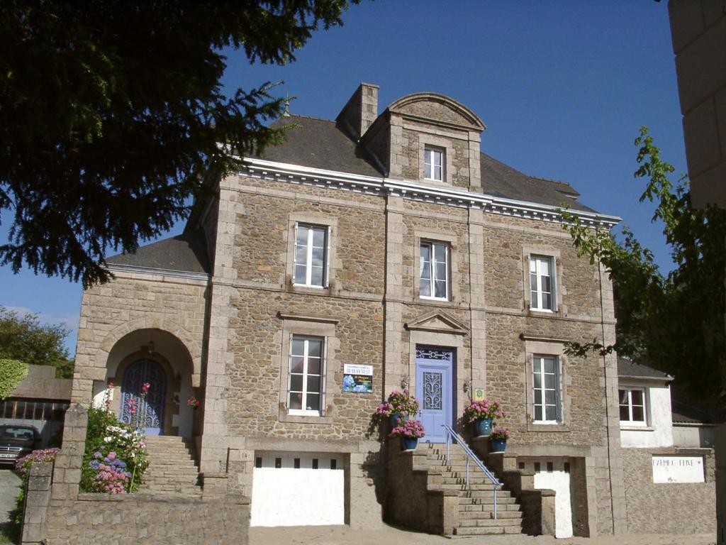 B&B / Chambre d'hôtes La Demeure aux Hortensias 14, rue de Dinard 35730 Pleurtuit