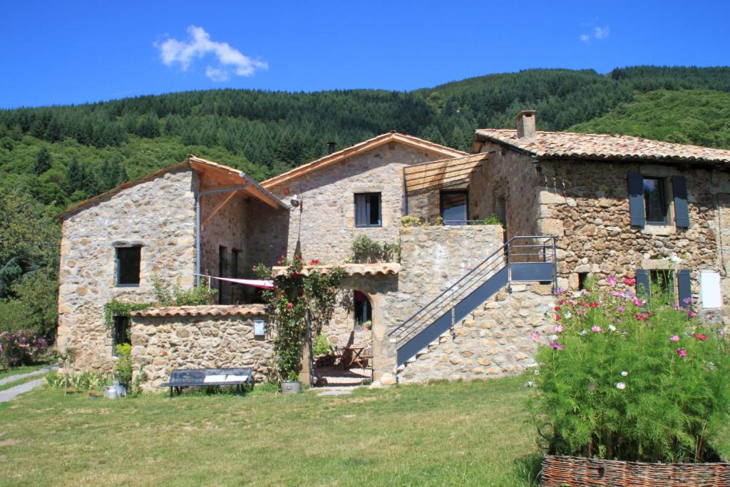 B&B / Chambre d'hôtes La Demeure des Maitres La Chabanne 07380 Chirols