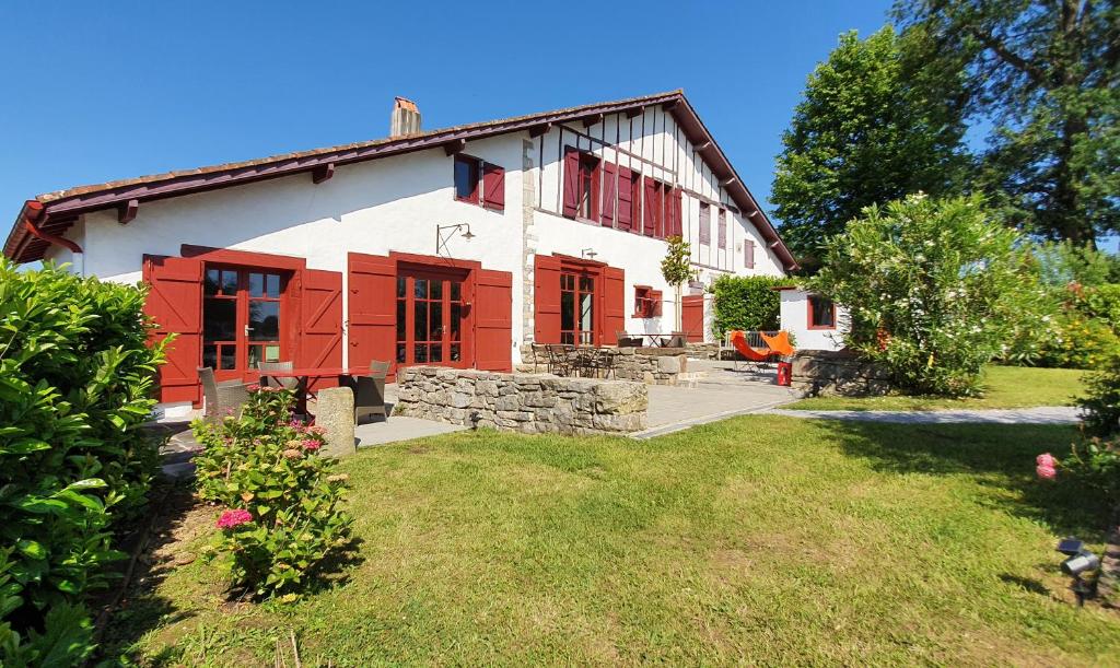 B&B / Chambre d'hôtes La ferme d'Ika Chemin Ithurbidea 64500 Saint-Jean-de-Luz