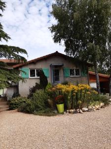 B&B / Chambre d'hôtes LA FERME DE CAPUCINE 7 route des moulins 63350 Culhat Auvergne