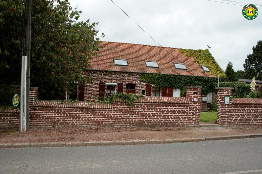 B&B / Chambre d'hôtes La ferme de la vallée 13 rue Neuve 62190 Auchy-au-Bois