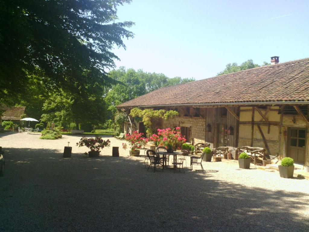 B&B / Chambre d'hôtes La Ferme de Marie Eugénie 225 allée de Chardenoux 71500 Bruailles