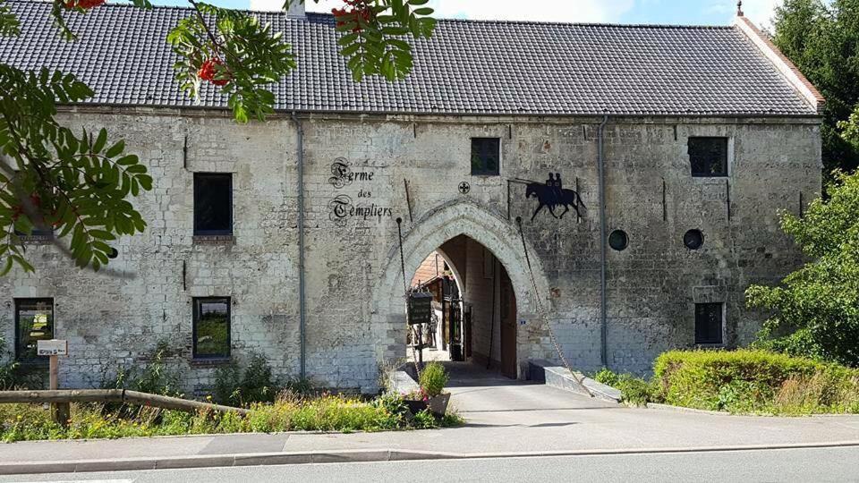 B&B / Chambre d'hôtes La Ferme des Templiers de Fléchinelle 2 rue des templiers 62145 Enquin-les-Mines