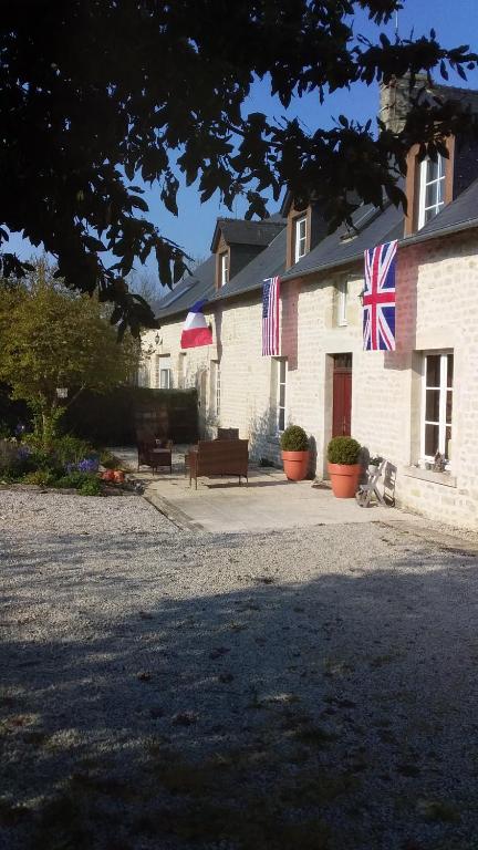 B&B / Chambre d'hôtes la ferme du souvenir 1 Le Port 50480 Neuville-au-Plain