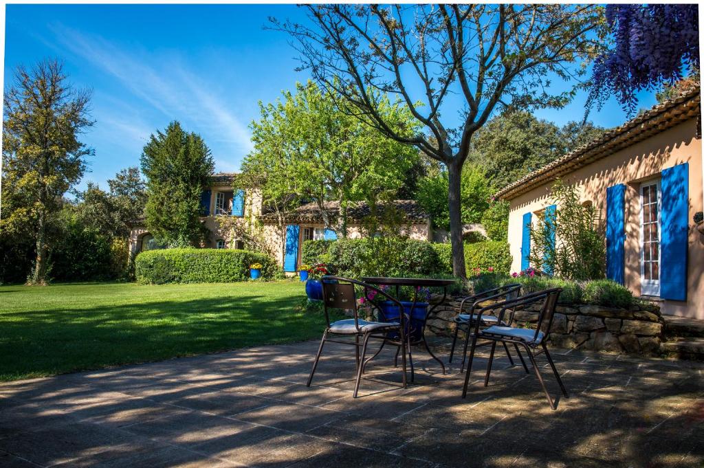 B&B / Chambre d'hôtes La Ferme Impasse de l'Ermitage 13100 Saint-Marc-Jaumegarde