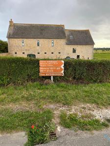 B&B / Chambre d'hôtes La Fiere Bridge Guest House 14 La Fière 50480 Amfreville Normandie