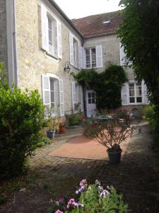 B&B / Chambre d'hôtes La Fruitiere 21 grande rue 77120 Saints Île-de-France