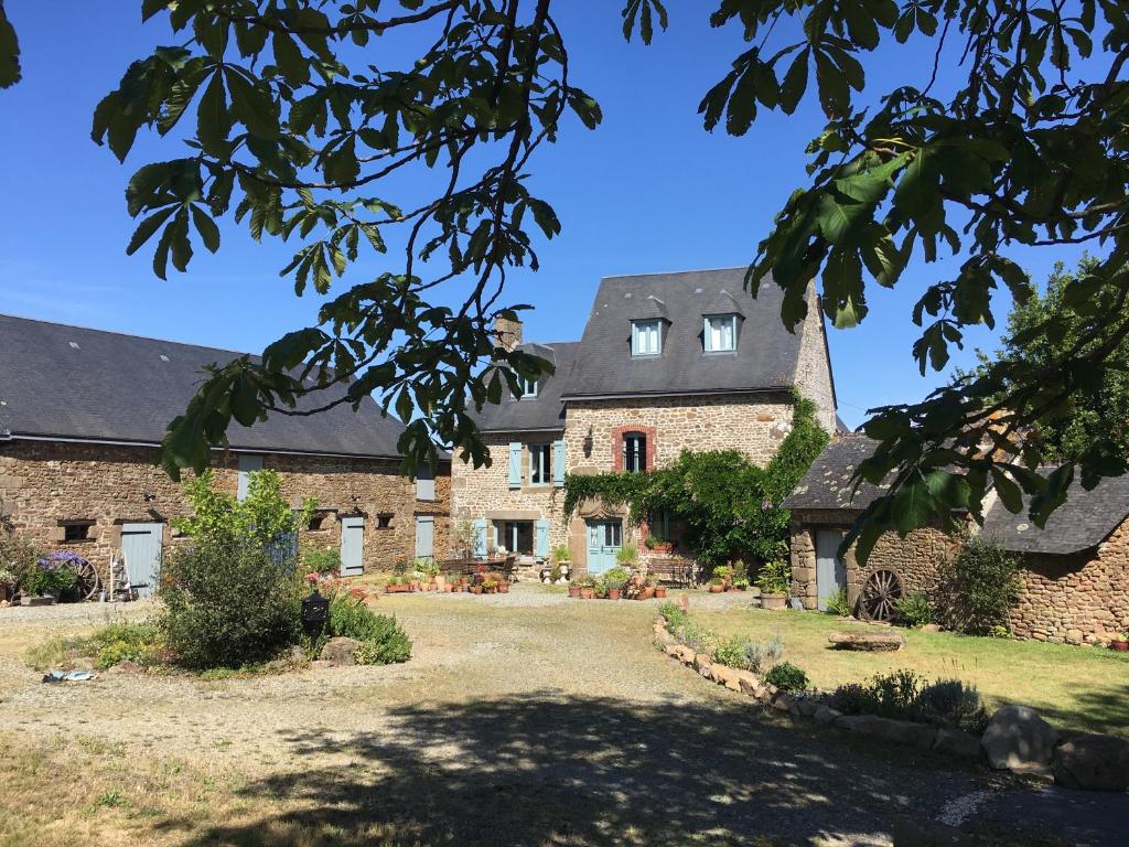 B&B / Chambre d'hôtes La Grande Chapelle La Grande Chapelle 53300 Ambrieres Les Vallees