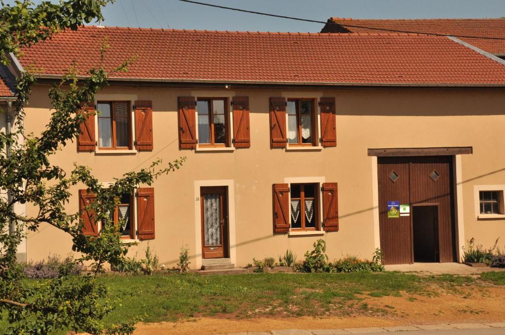 B&B / Chambre d'hôtes la grange aux hirondelles 38 Grande Rue 54370 Athienville