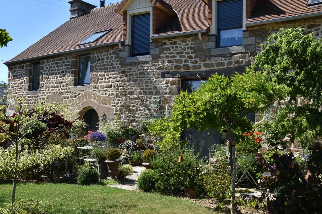 B&B / Chambre d'hôtes La Grange Bagnolaise 9, allée de La Veschère 61140 Bagnoles-de-l\'Orne