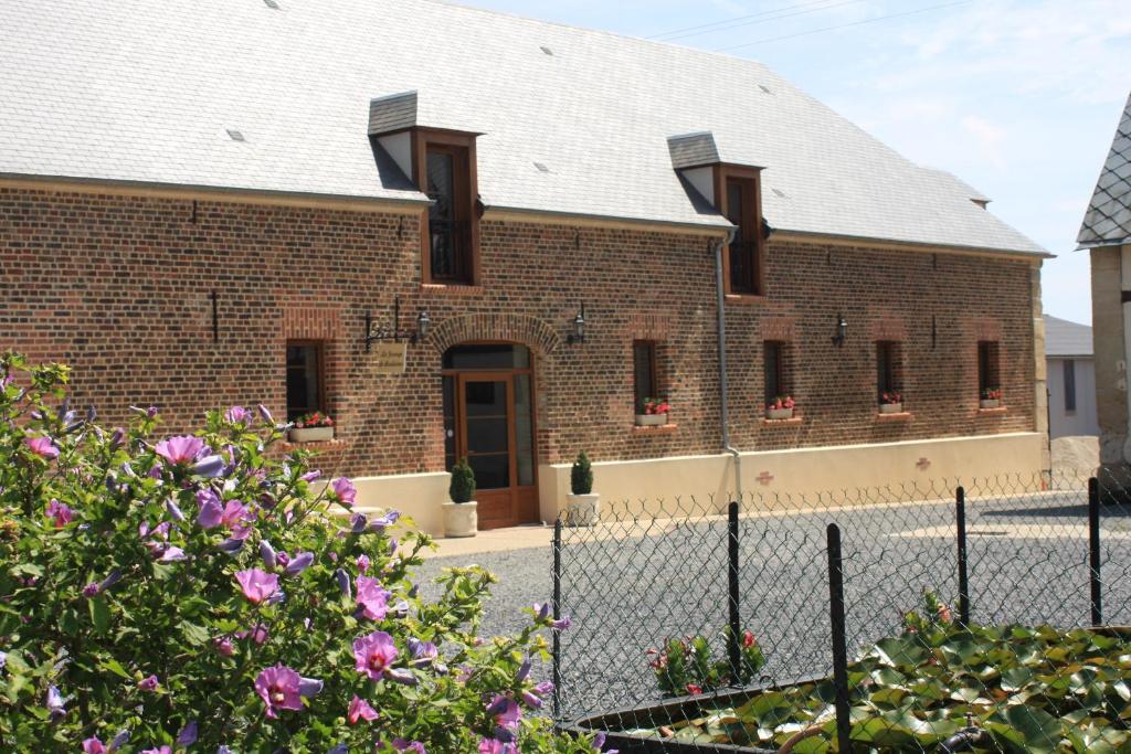 B&B / Chambre d'hôtes La Grange de Boulaines Ferme de Boulaines. Chemin de Boulaines 60110 Méru