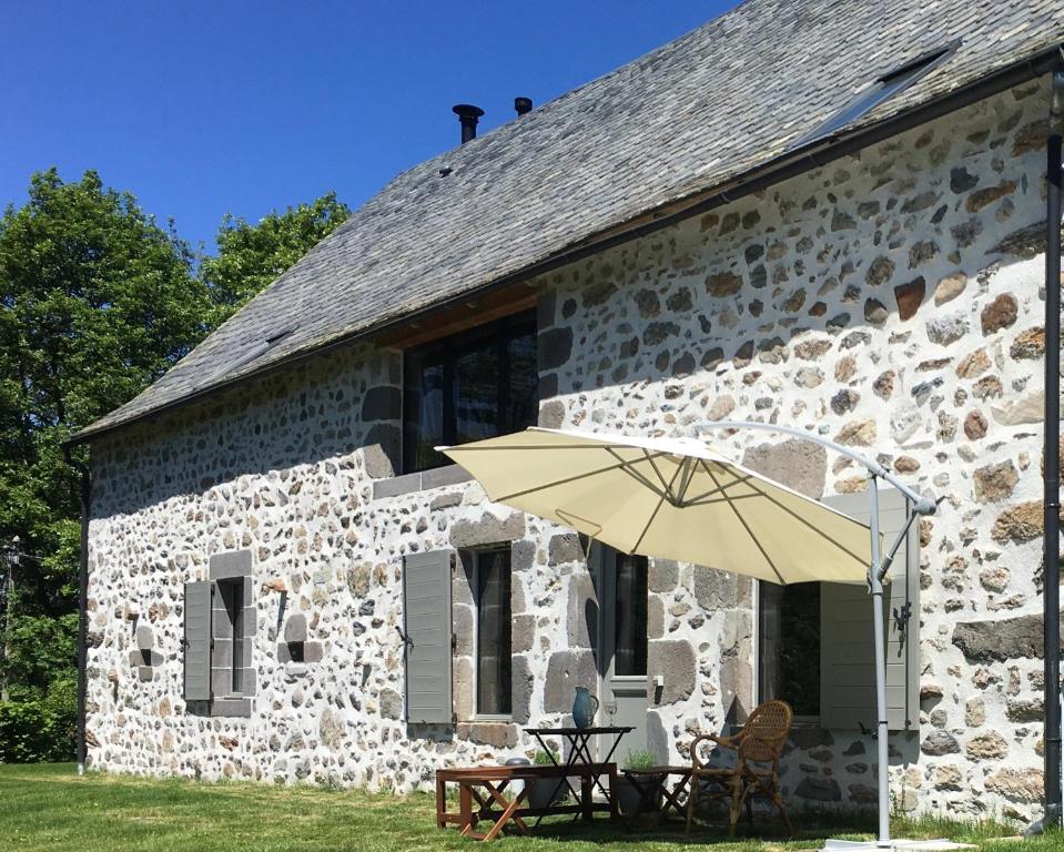 B&B / Chambre d'hôtes La Grange De L’Abille 1 lieu dit La Bille 15400 Marchastel