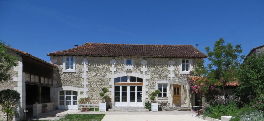 B&B / Chambre d'hôtes La Grange de Lucie -chambres d'hôtes en Périgord-Dordogne lieu dit la Côte 24320 Nanteuil-Auriac-de-Bourzac