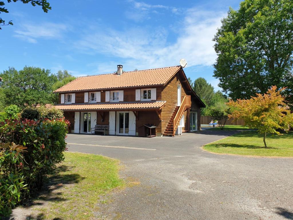 B&B / Chambre d'hôtes La Grange du Born 501 route de Laffont 40200 Sainte-Eulalie-en-Born