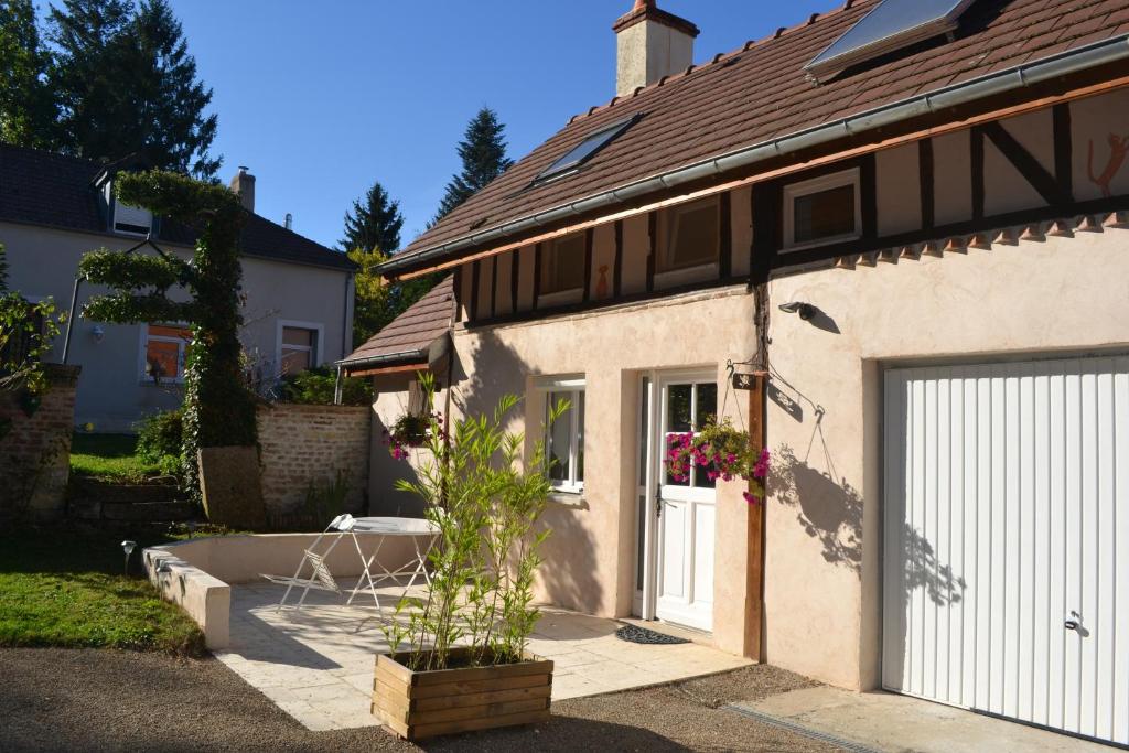 B&B / Chambre d'hôtes La Licorne 36, rue de Bourgogne 21760 Lamarche-sur-Saône