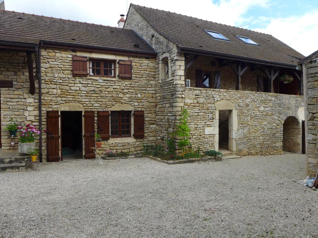 B&B / Chambre d'hôtes La Luterne 4 place de la fontaine 21500 Villaines-les-Prévôtes