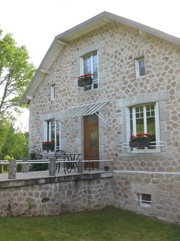 B&B / Chambre d'hôtes La maison 3 Rue du Prã Bou 19170 Tarnac