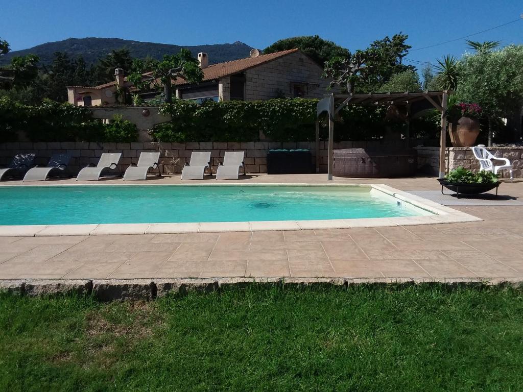 La Maison Abeil 05120 LʼArgentière-la-Bessée