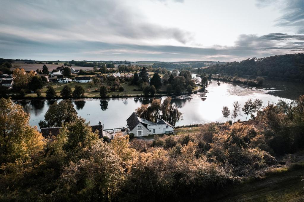 B&B / Chambre d'hôtes La Maison au Bord du Lac 5 Les Baudichonnières 37460 Chemillé-sur-Indrois