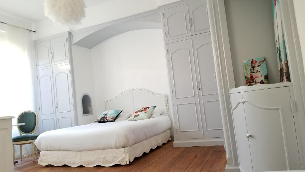 B&B / Chambre d'hôtes La Maison Blanche 3 Rue Saint-Aulaire 33390 Blaye