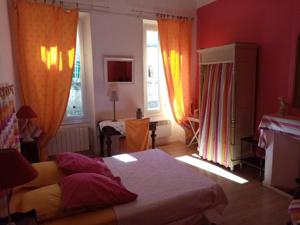 B&B / Chambre d'hôtes La Maison Bleue de Sigean 5 Rue du Marché 11130 Sigean