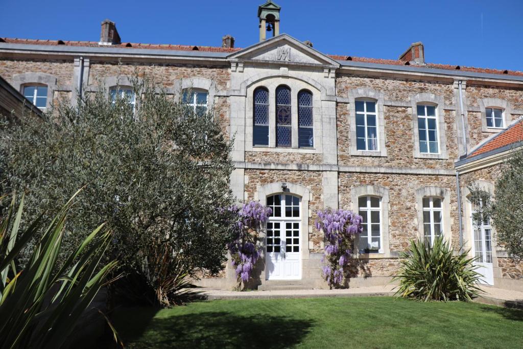 La Maison D'Olivier 8 place de l'eglise, 85500 Mesnard-la-Barotière