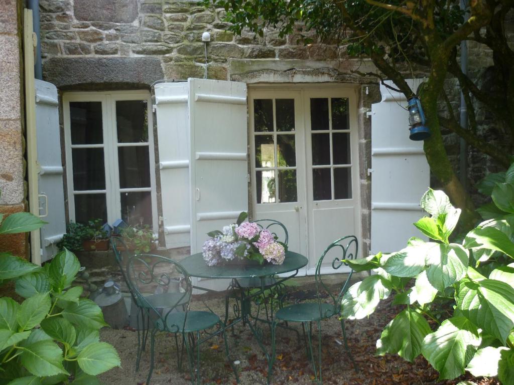 B&B / Chambre d'hôtes La Maison de Claire 2 Rue de Couesnon (près de la poste et de l'église) 35560 Antrain