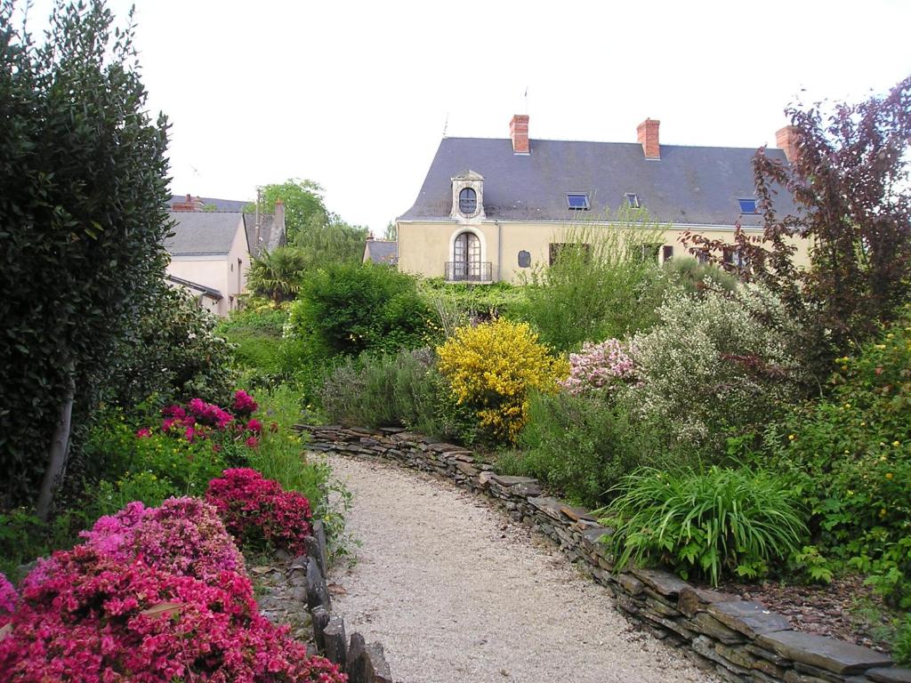 B&B / Chambre d'hôtes La Maison de Nicolas au Clos des Guibouleraies 18 Rue Victor Lassalle 49440 Candé