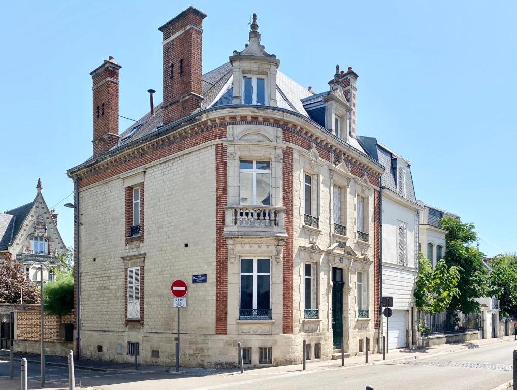 B&B / Chambre d'hôtes La Maison de Reina 22 Rue de la Paix 10000 Troyes