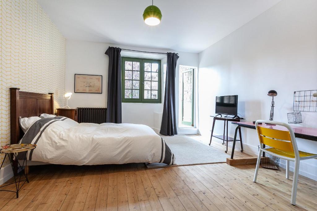 B&B / Chambre d'hôtes La maison des couturières 23 RUE DE LA REPUBLIQUE 71250 Cluny